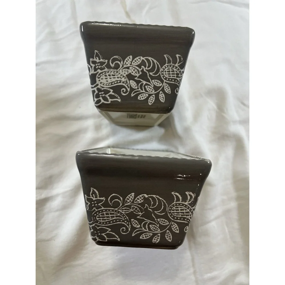 Baum Gray Floral Stoneware Mini Loaf Pans Set of‎ 2 Oven Safe Beaded Rim Modern